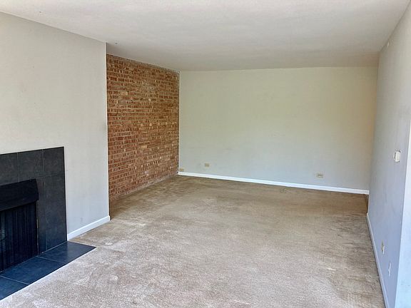 5th image of 6010 Oakwood Dr APT 3C
