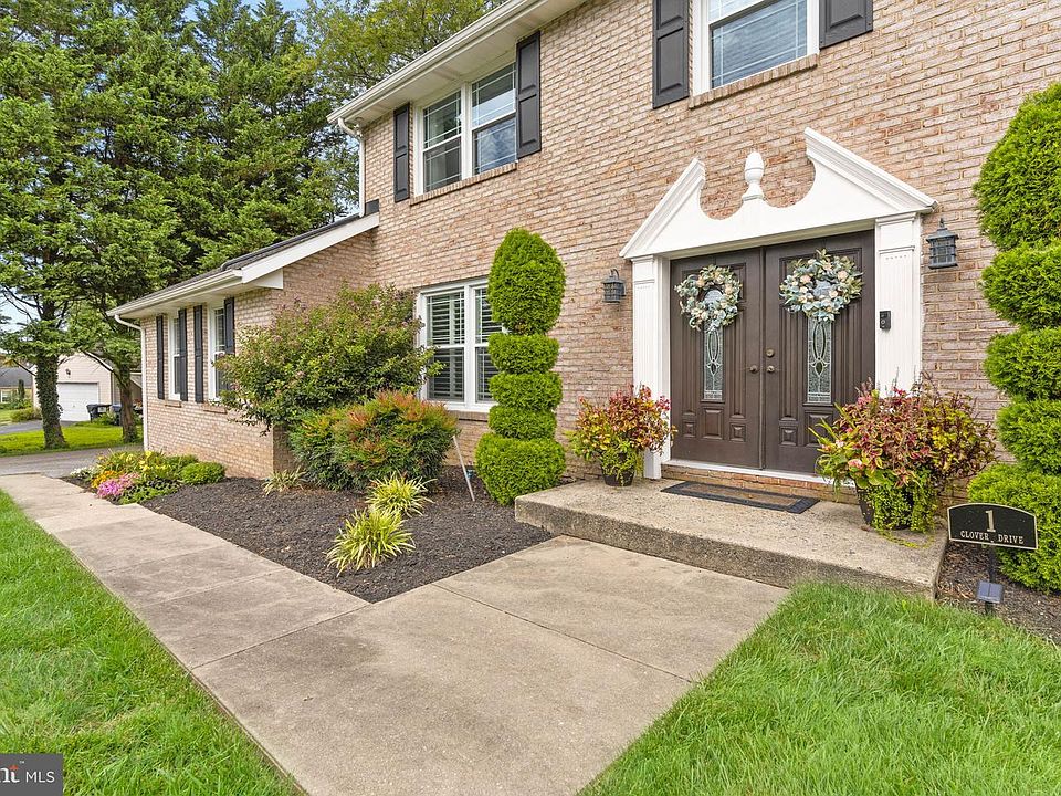 1st image of 1 Clover Dr