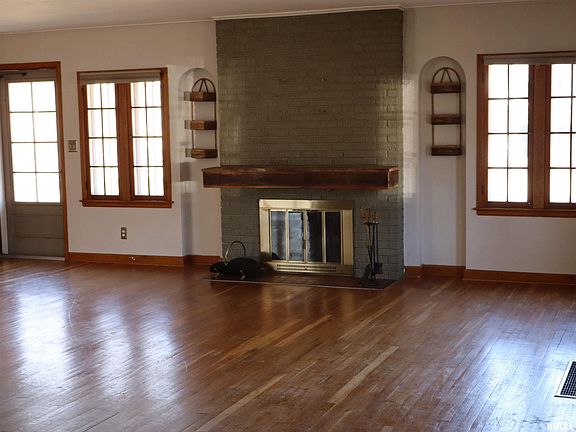 3rd image of 145 Woodlawn Rd