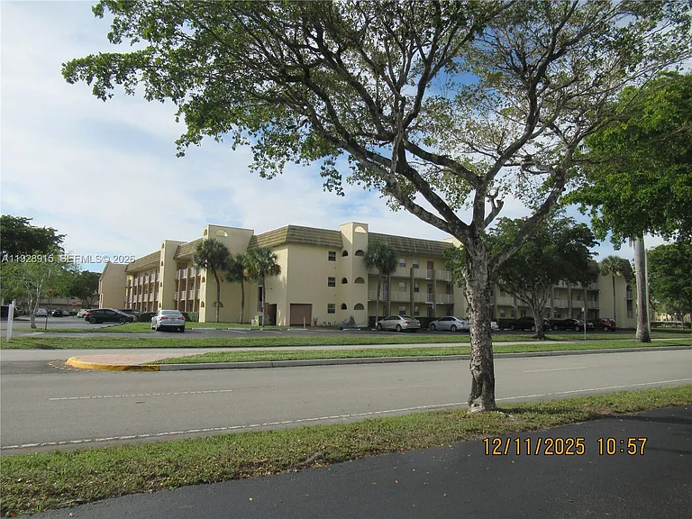 8285 Sunrise Lakes Blvd #208 — Photo 1