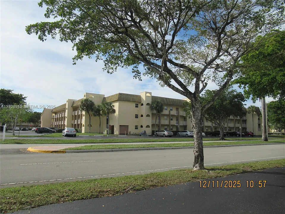 8285 Sunrise Lakes Blvd #208