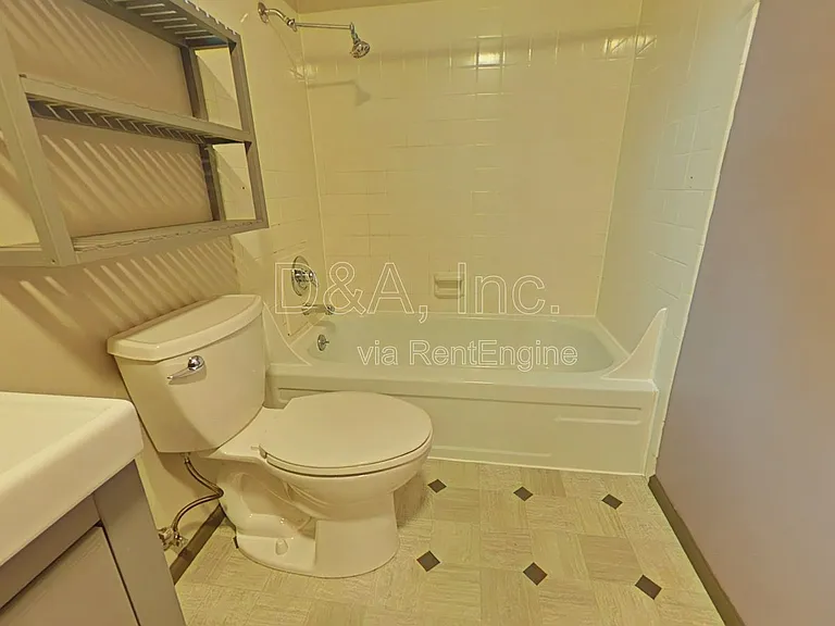 1637 NW Kings Blvd — Photo 8