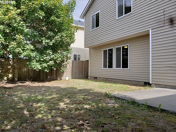 3rd image of 2618 NE 105th Ct