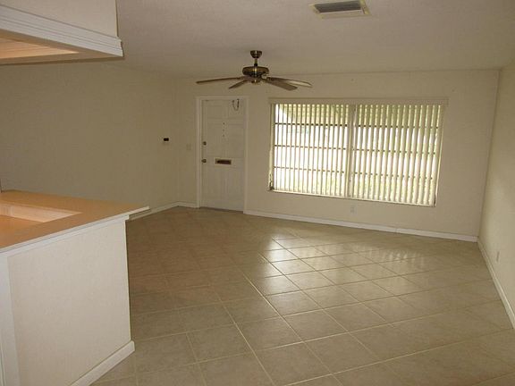 5th image of 124 Leisureville Blvd