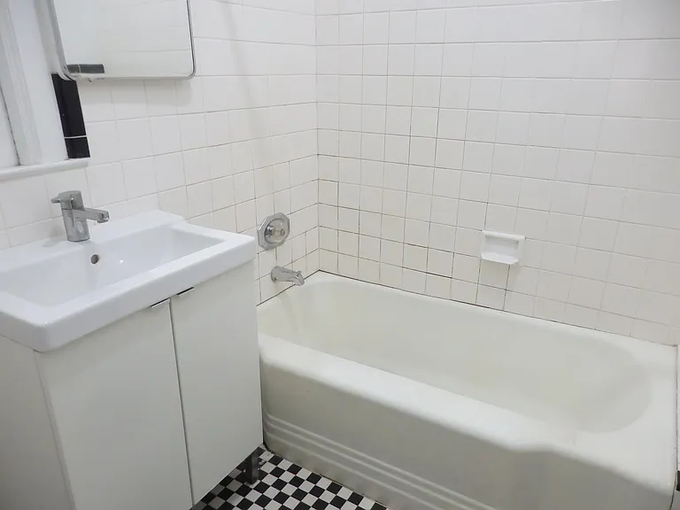 415 W 47th St #2WR — Photo 7