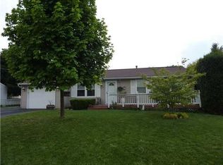 112 Gannett Rd, Farmington, NY 14425