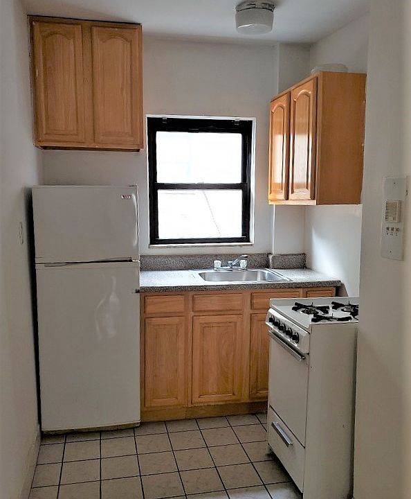2nd image of 440 3rd Ave #5