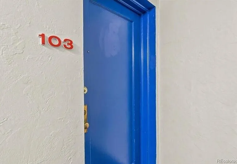 525 N Jackson St — Photo 3