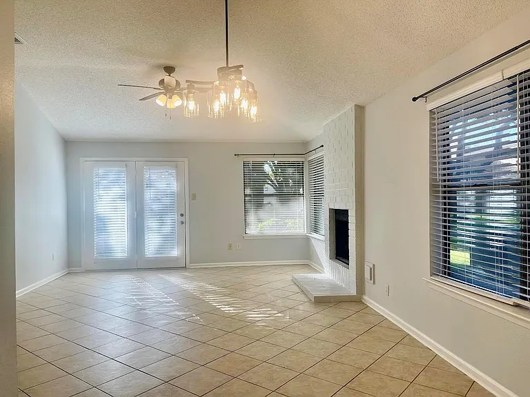 2711 Grants Lake Blvd #104 — Photo 3