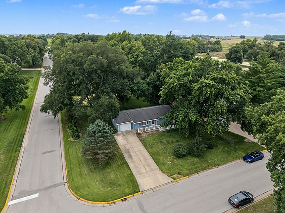 2nd image of 212 Garden Rd