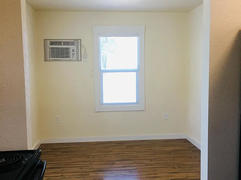 4550 Lakeshore Blvd — Photo 11