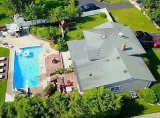 25 Columbine Rd, Paramus, NJ 07652