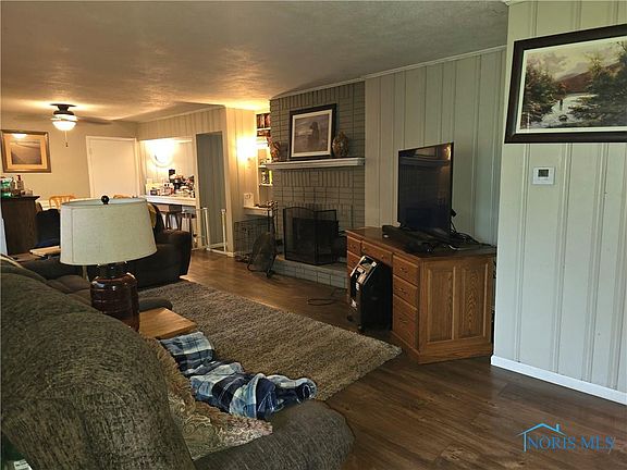 3rd image of 130 Woodside Dr