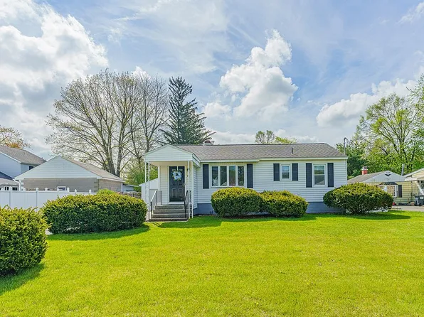 2 Knauf Ln, Loudonville, NY 12211