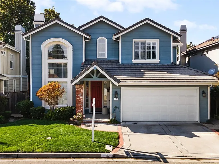 8 Orchard Ln — Photo 1