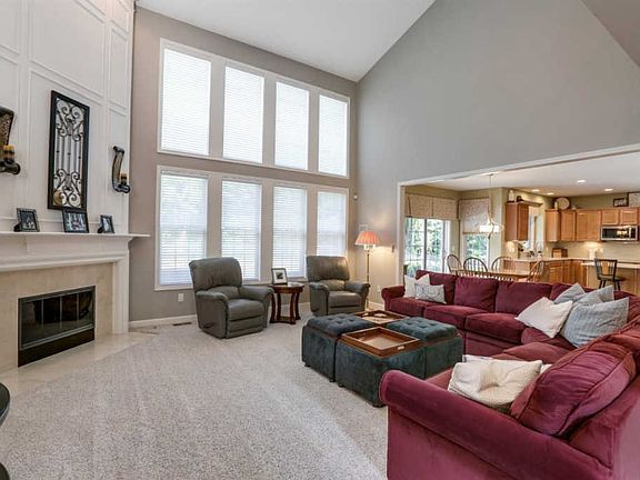 4th image of 8507 Newbury Ct N #102
