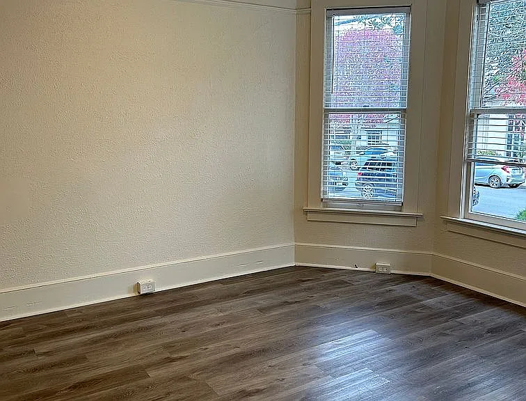 484 Van Buren St #1 — Photo 5