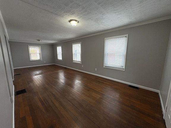 3rd image of 819 Orchard Ave
