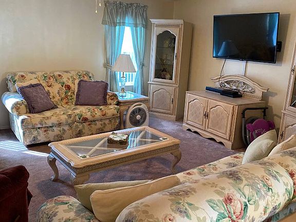 2nd image of 671 Tulip Cir W
