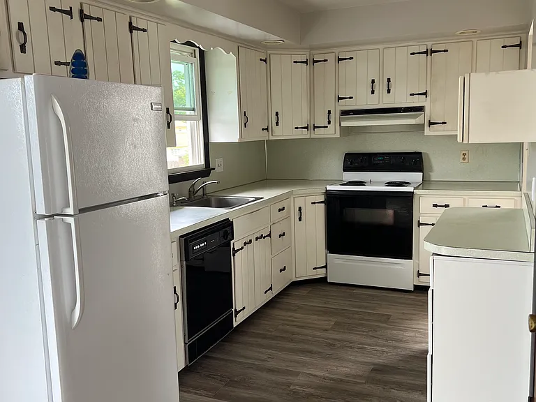 1015 E Hamilton St #1 — Photo 2