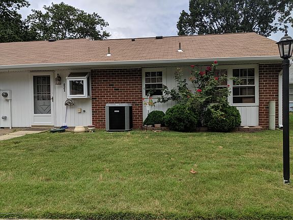 3rd image of 856A Thornhill Ct