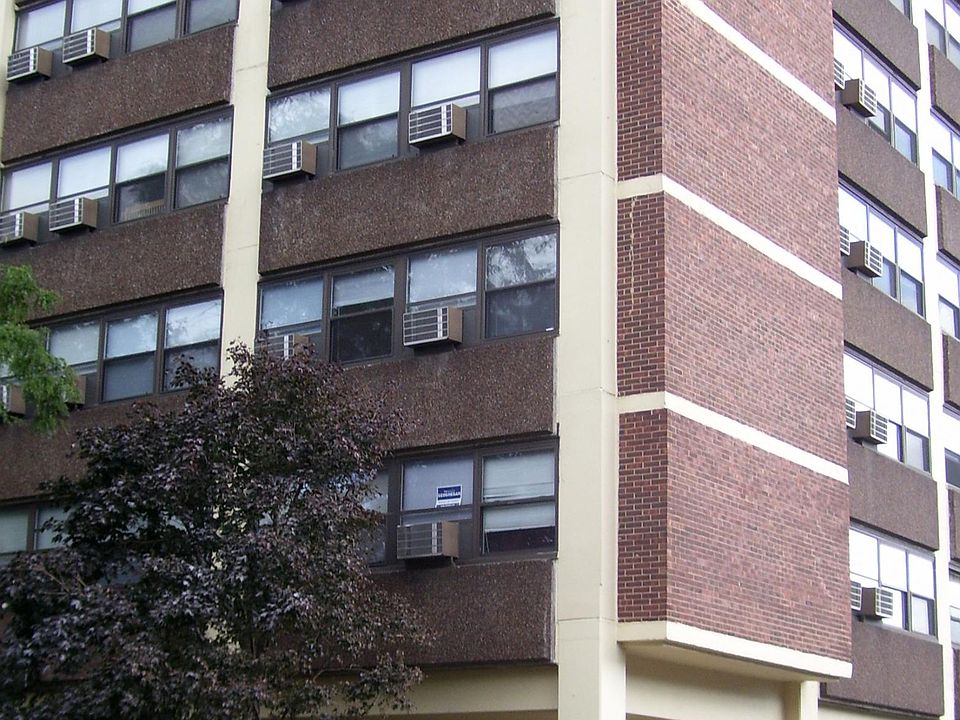 1st image of 813 W Buena Ave