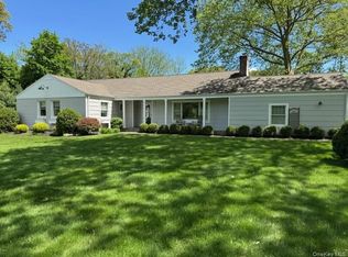 6 Lloyd Haven Dr, Huntington, NY 11743