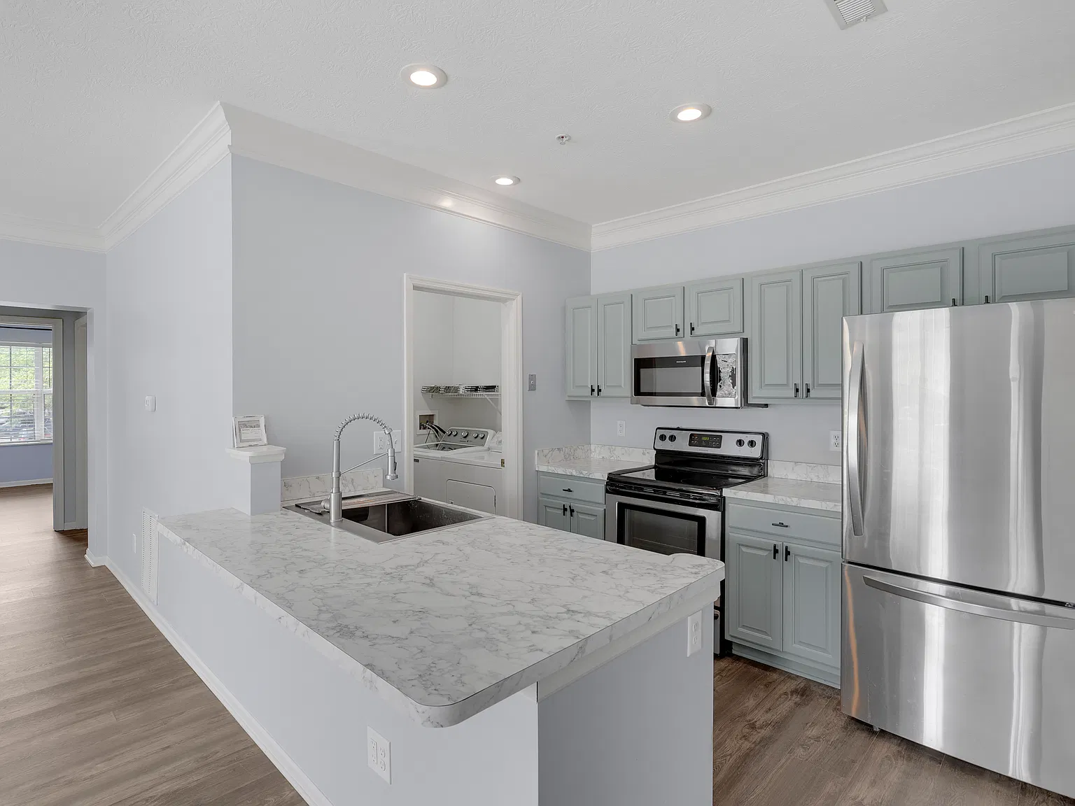 1 bed, 892 sqft, $1,450 — Photo 4