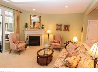 26 Meadowview Ct, Canton, CT 06019