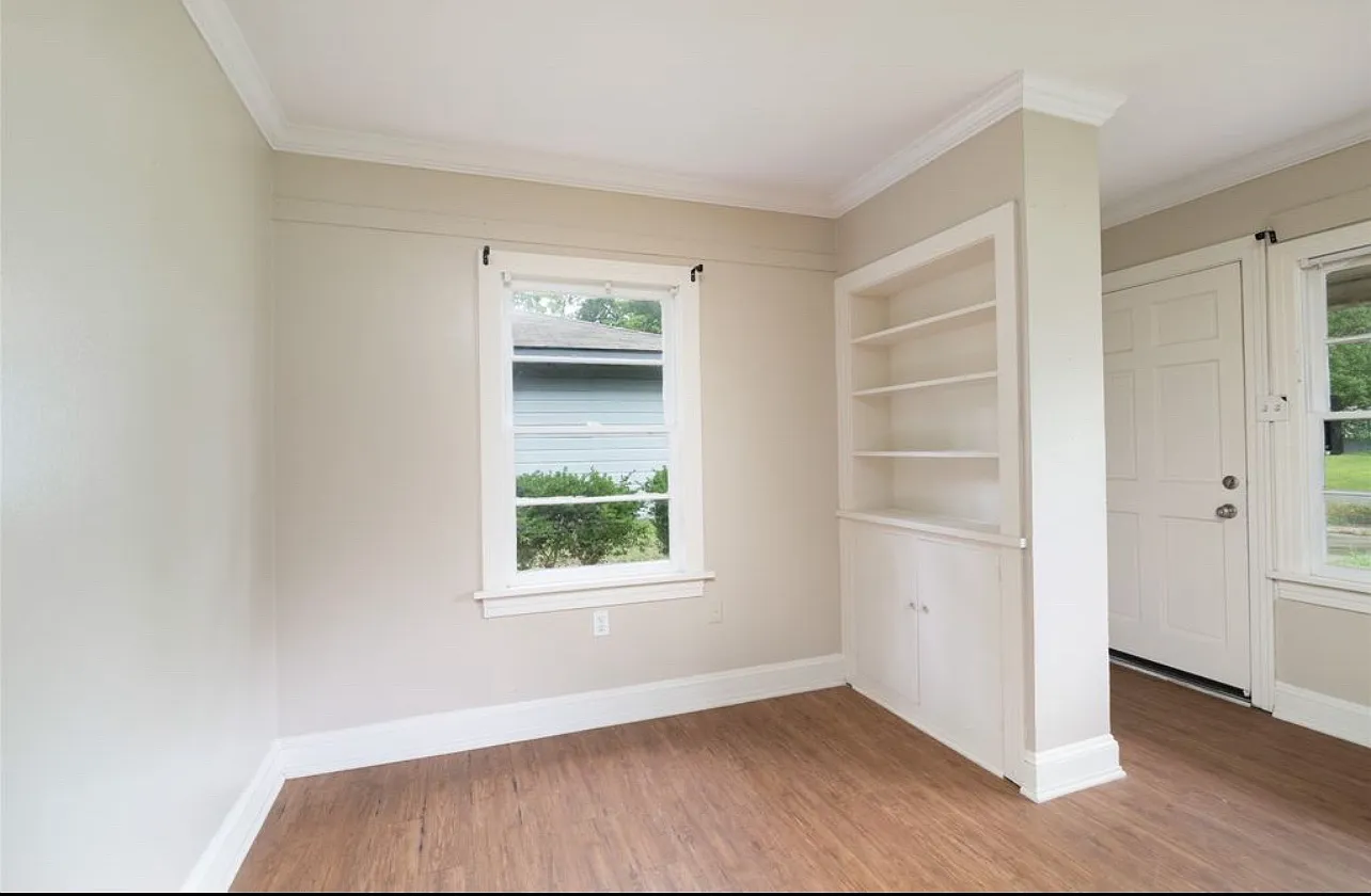 831 Boulevard St — Photo 3