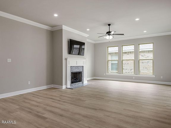 5th image of 1004 Deer Meadow Blvd