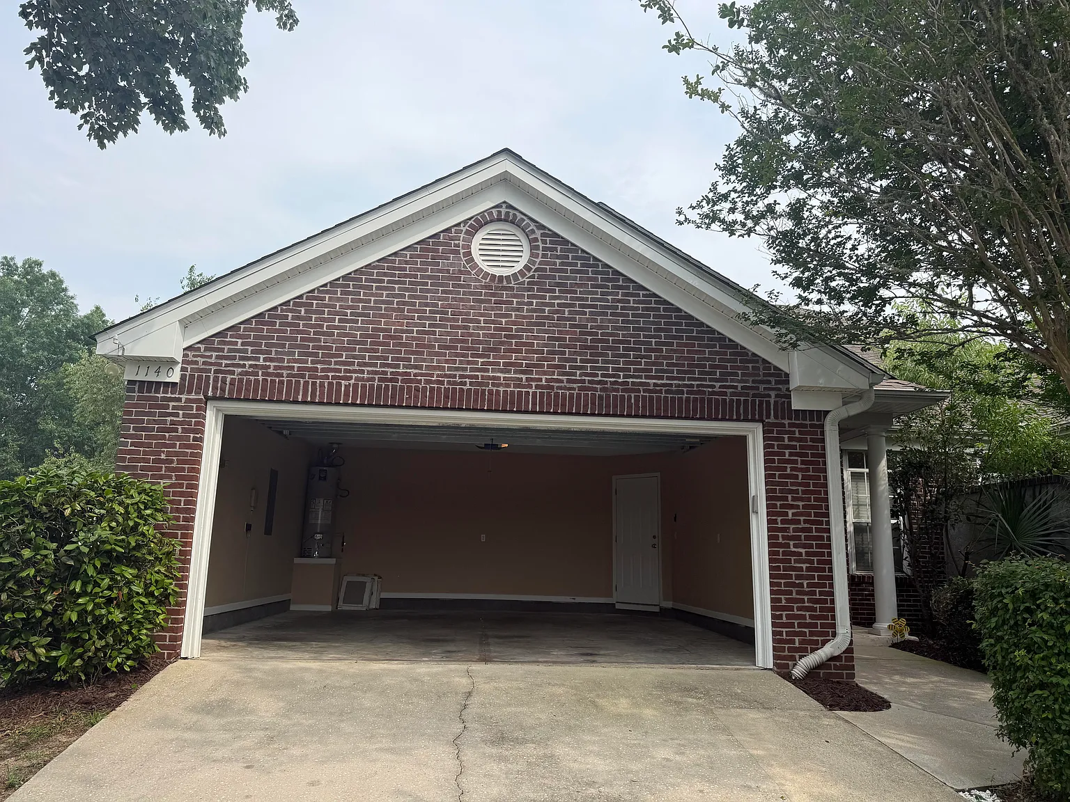 3 bed, 1447 sqft, $2,100 — Photo 2