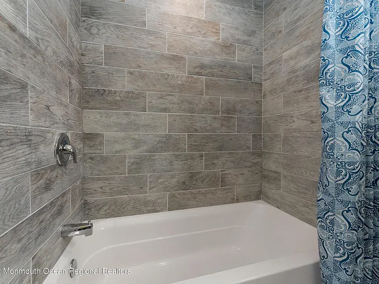 530 E Point Pleasant Ave — Photo 10