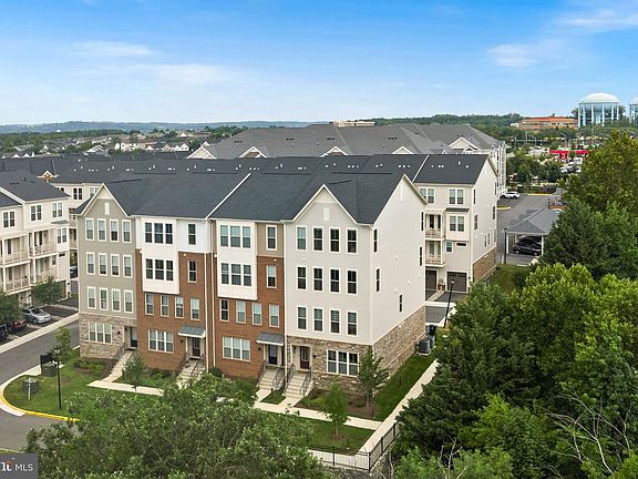5th image of 1012 Galena Ter NE