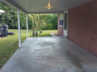14 Queensway Dr, Belleville, IL 62226