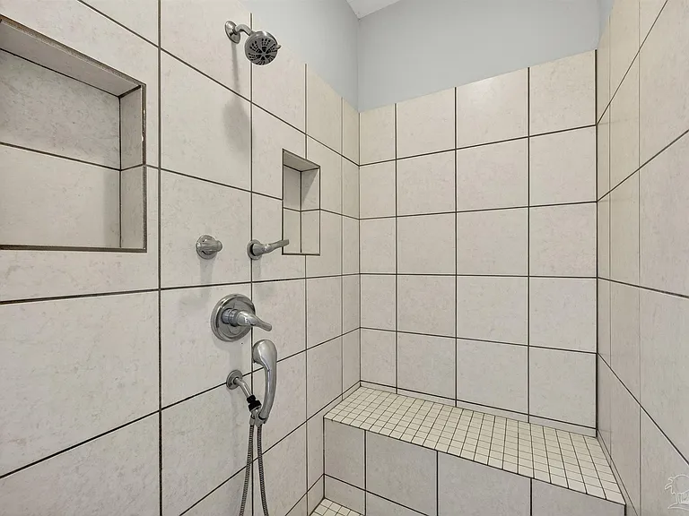 1410 W Gregory St — Photo 13