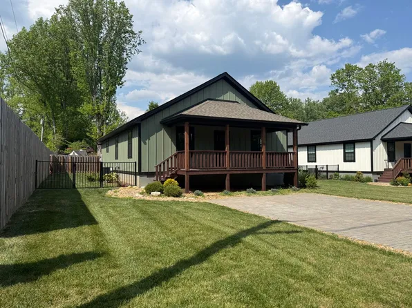 88 Atkins Dr, Black Mountain, NC 28711
