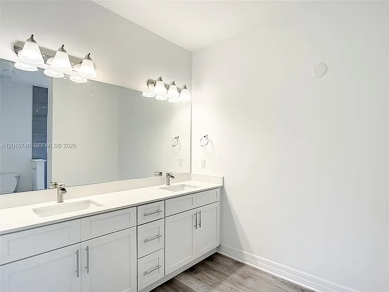 14210 Luxo Ave — Photo 10