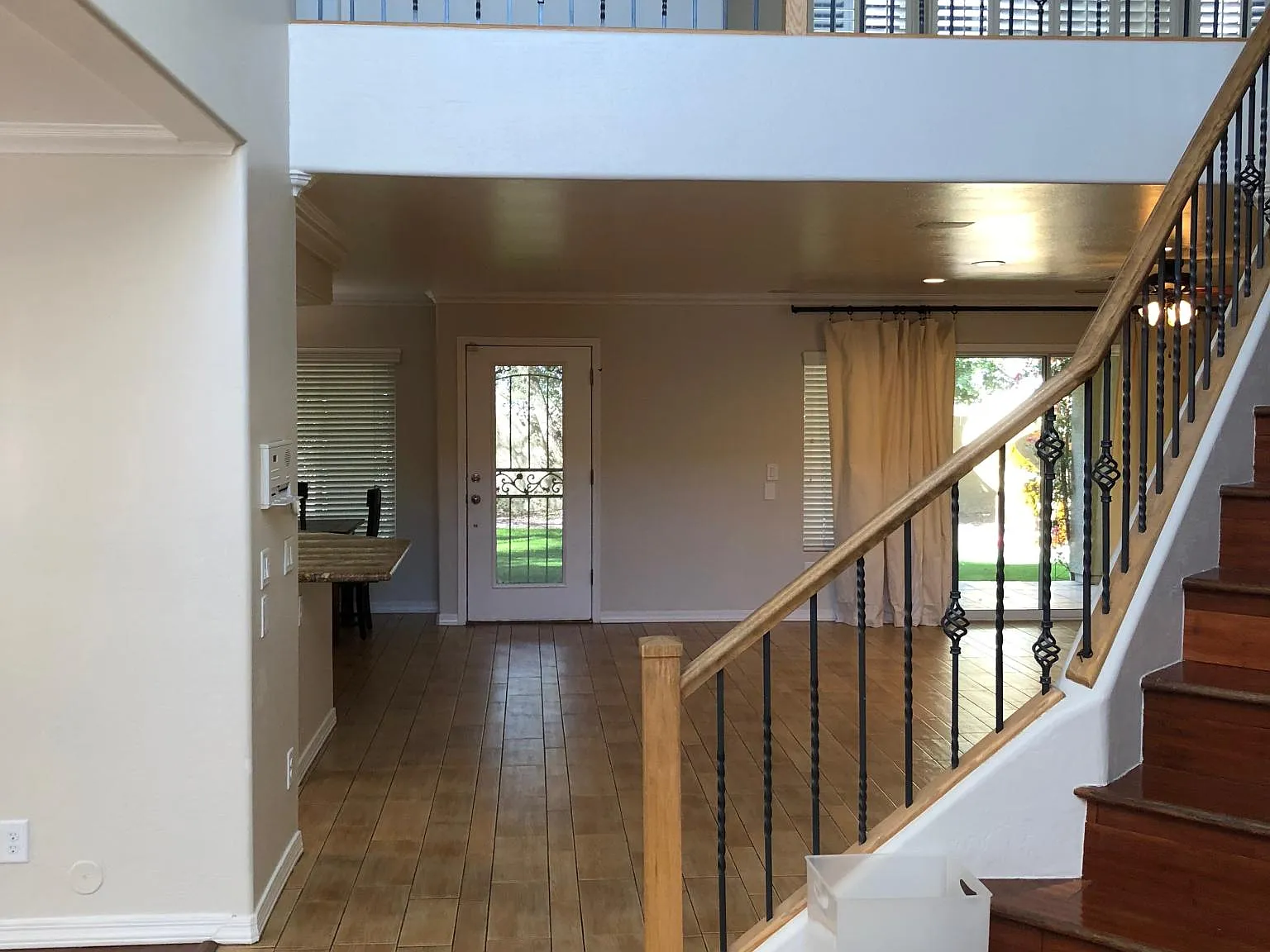 4 bed, 2.5 bath, 3050 sqft, $3,200 — Photo 2