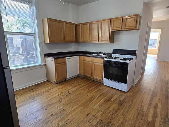 2nd image of 2312 W Dickens Ave APT 2