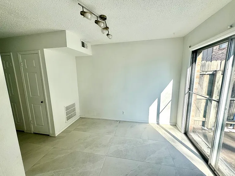 2422 E 59th Ct #4 — Photo 7