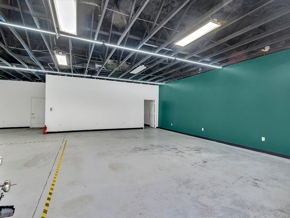 2nd image of 2812B Watson Blvd #1
