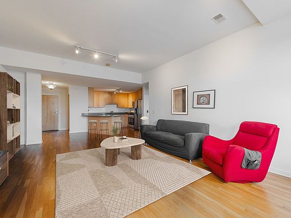 4th image of 1935 S Archer Ave APT 514