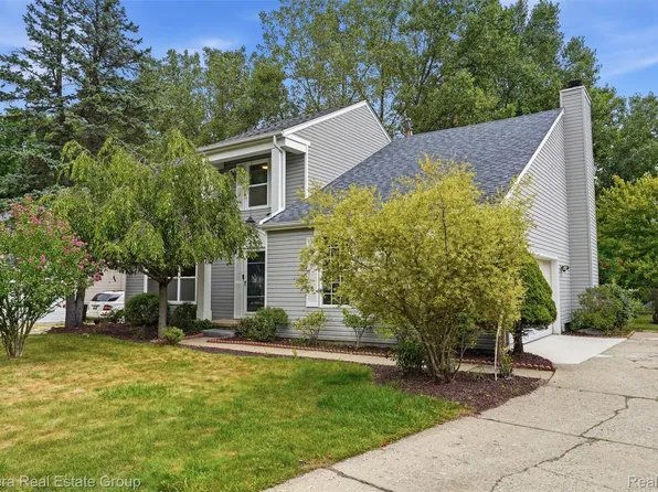 1753 Dawncrest Dr, West Bloomfield, MI 48324