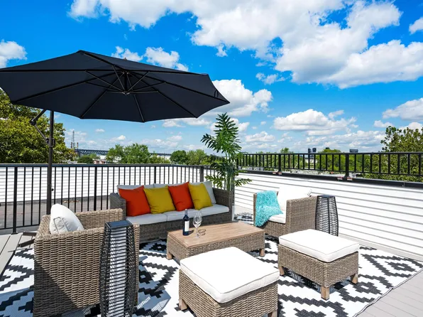 220 Freeman Avenue image 1 of 43