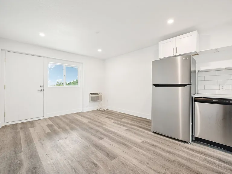 11800 E Colfax — Photo 16