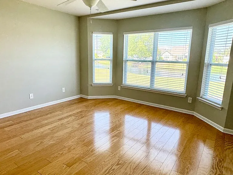 420 Hillsborough Dr — Photo 13