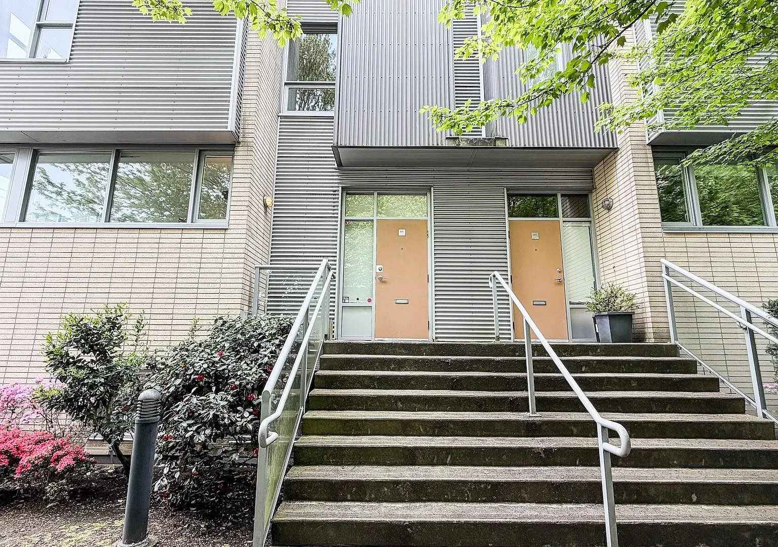 3 bed, 1622 sqft, $4,700 — Photo 2