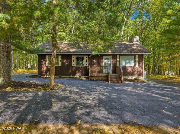 111 Forest View Dr, Hawley, PA 18428