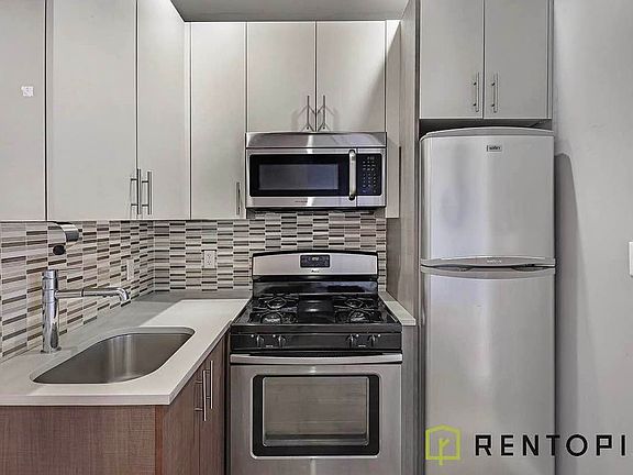 3rd image of 679 Grand St APT 3B